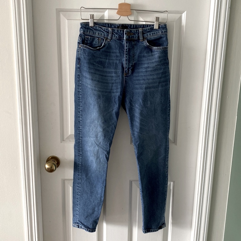 Tailor Made ultra high rise straight leg jeans. Size 28.